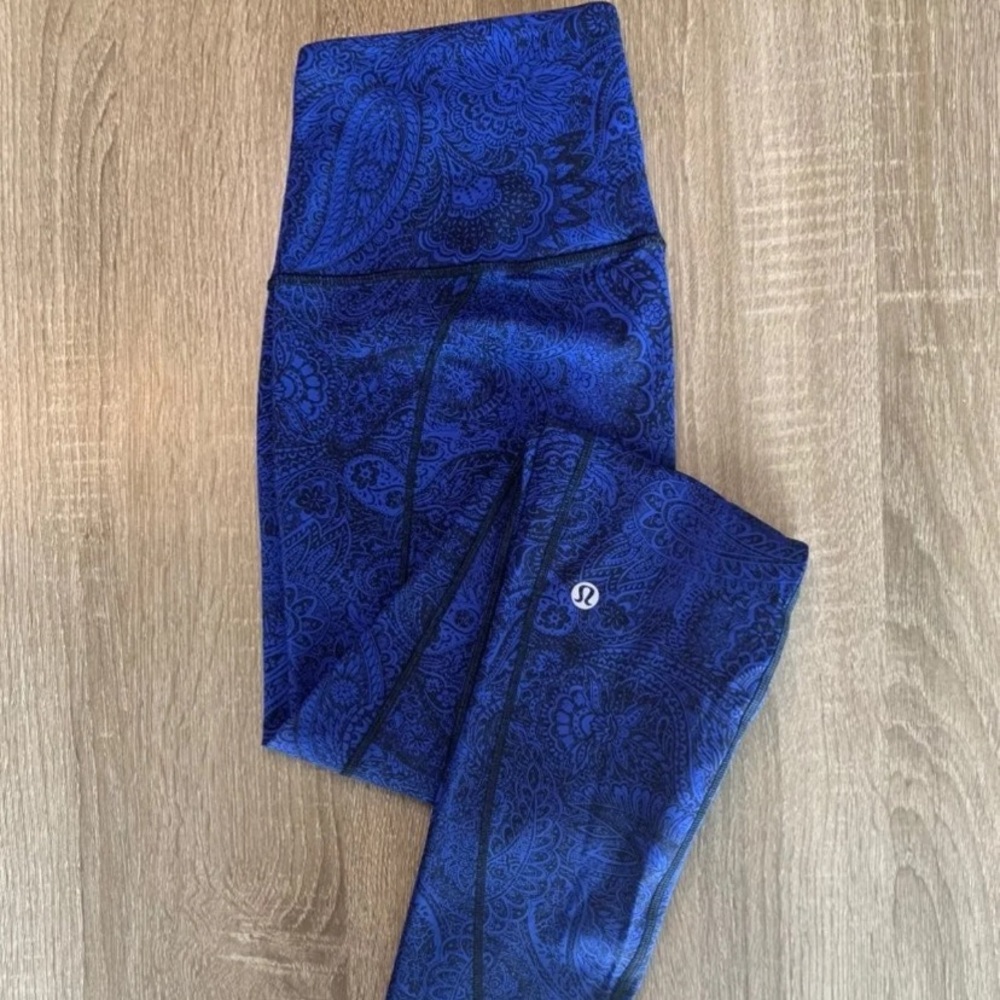 Lululemon Like Nothing Tight Blue Paisley size 6